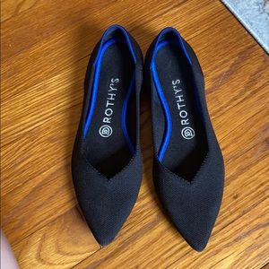 Rothys black solid point flats